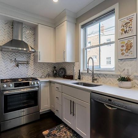 Bougainvillea Dc 2 Bedrooms 2 Bathrooms Plus Den With Twin Sofa Bed And Queen Sofa Bed In Living Room Ουάσινγκτον Εξωτερικό φωτογραφία