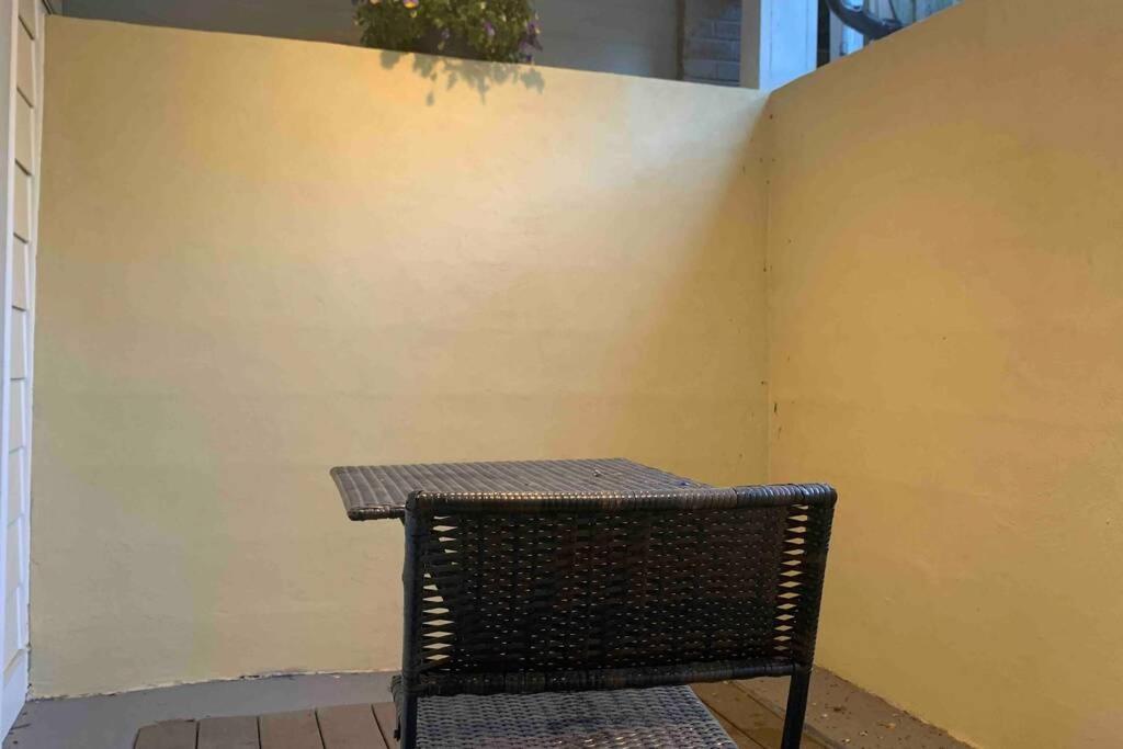 Bougainvillea Dc 2 Bedrooms 2 Bathrooms Plus Den With Twin Sofa Bed And Queen Sofa Bed In Living Room Ουάσινγκτον Εξωτερικό φωτογραφία